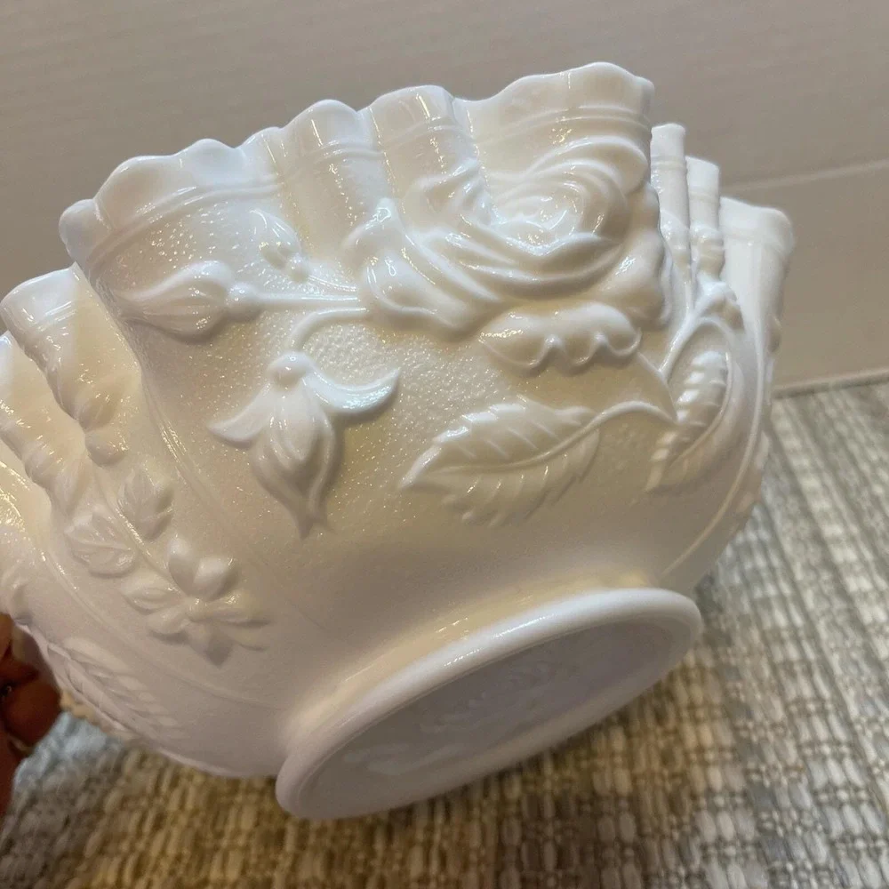Vintage Milk glass‎ ruffled edge rose pattern bowl